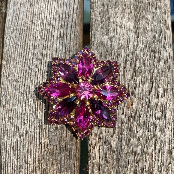 Signed Eisenberg Ice Star Shaped Brooch 🩷 1940’s Luxury Jewelry - Picture 1 of 2